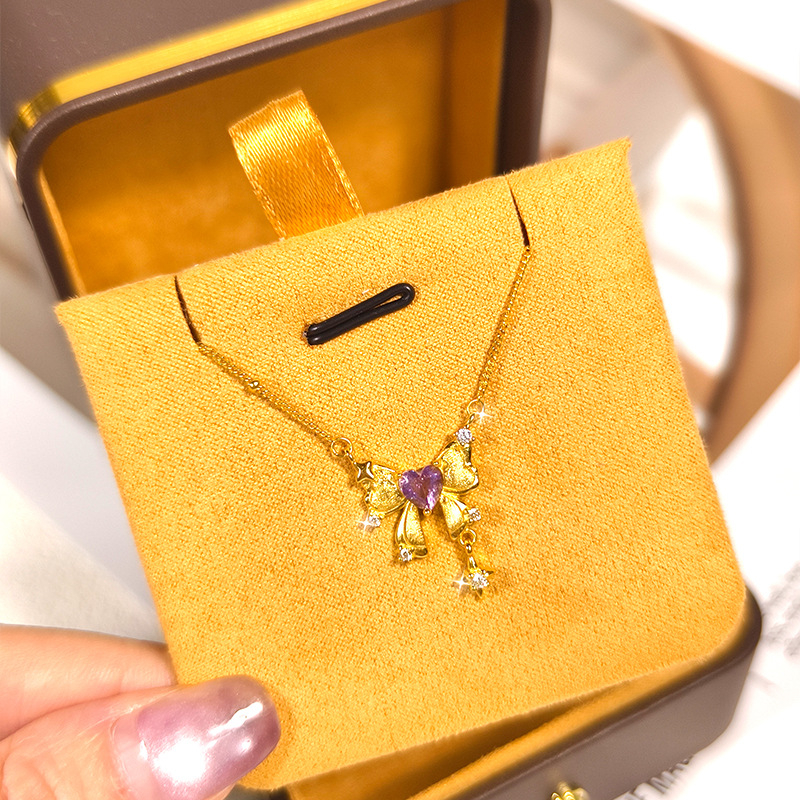 S925 ezüst masni alakú nyaklánc köves díszítéssel, többszintű keresztlánccal, szív alakú köves medállal