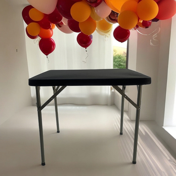 Staltiesė, kvadratinė forma, mišrus materialas, šiuolaikiškas minimalistinis stilius, viešbučio stilius