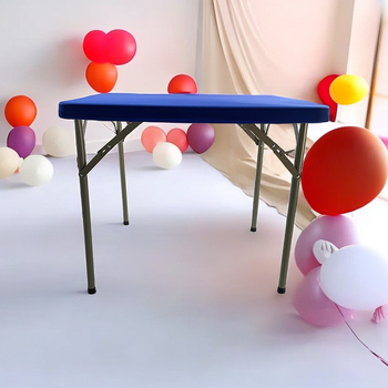 Staltiesė, kvadratinė forma, mišrus materialas, šiuolaikiškas minimalistinis stilius, viešbučio stilius