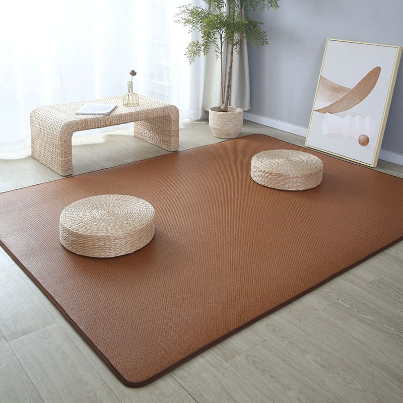 Pleteni tatami tepih od slame, kvadratnog oblika, prugastog uzorka; pogodan za studijsku sobu, balkon ili druge prostore; usisavanje.