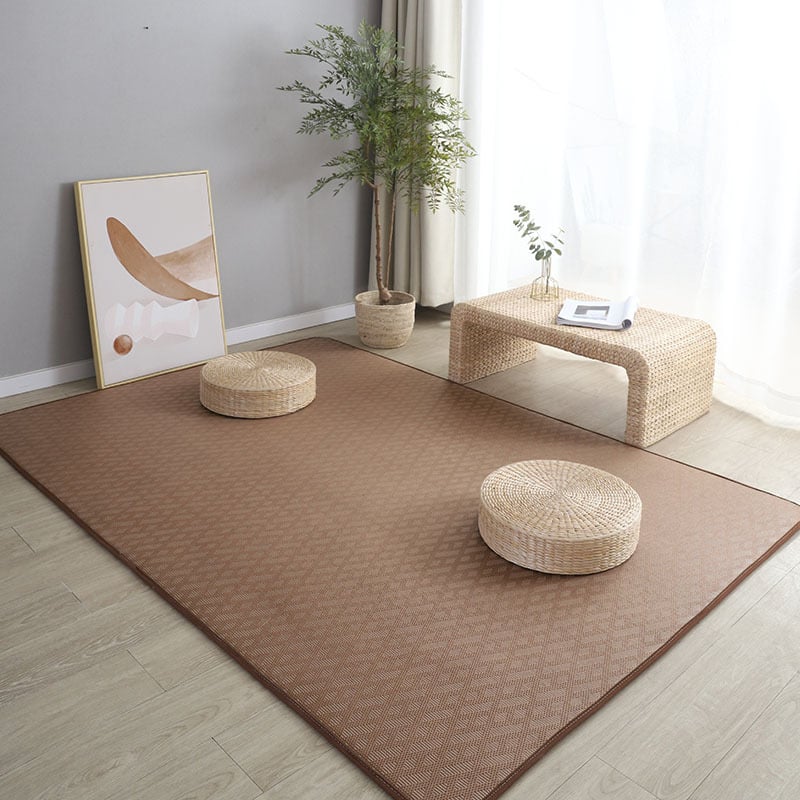 Pleteni tatami tepih od slame, kvadratnog oblika, prugastog uzorka; pogodan za studijsku sobu, balkon ili druge prostore; usisavanje.