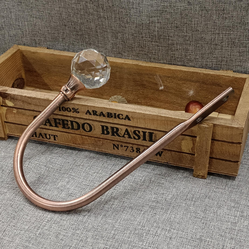 Zidna kukica za zavjese — U-oblikovana kristalna kukica, model QX-109, materijal: metal + cinkov spoj + kristal; pribor: vijci + gumeni čep; za viseće zavjese