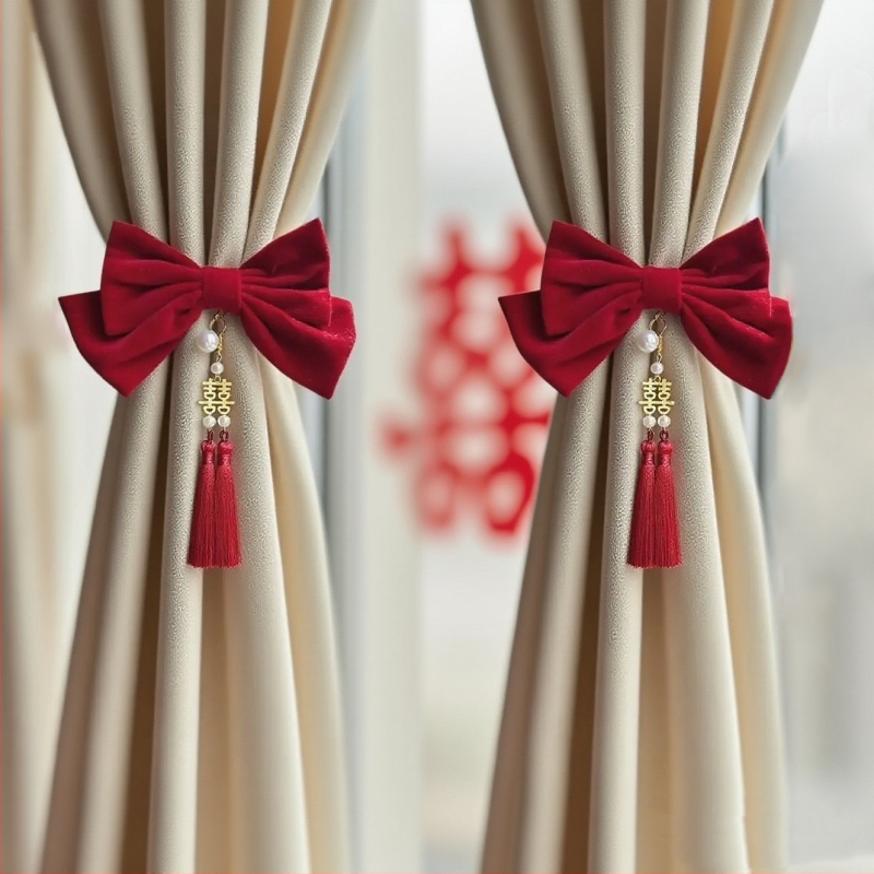 Pāris aizkaru saiti svētku dekorācijai – dzīvojamā istaba un guļamistaba, dāvanu kastē