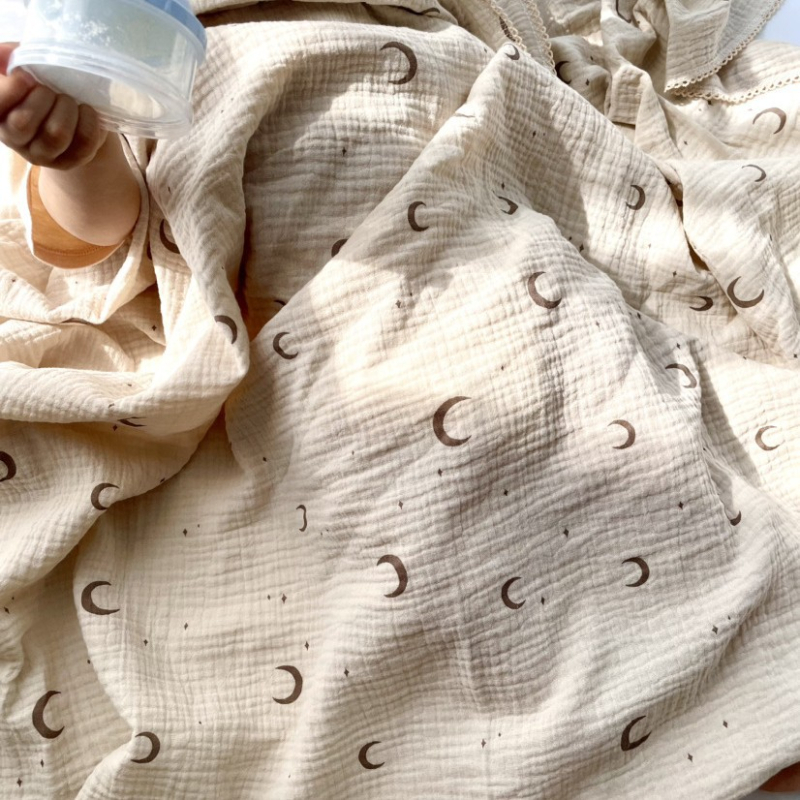 Dvostruka pamučna beba ručnik-deka za ljeto uz mogućnost prilagodbe; Materijal: 100% pamuk; Nit: 40; Težina: 140–170 g; Namjena: beba