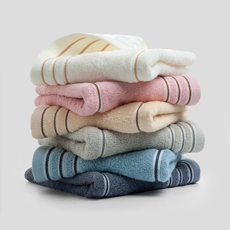 Jielia set ručnika u poklon kutiji: tri komada – jedan ručnik za tijelo i dva ručnika za ruke, 100% pamuk, 110 g, jacquard, s otisnutim logom