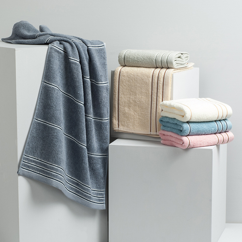 Jielia set ručnika u poklon kutiji: tri komada – jedan ručnik za tijelo i dva ručnika za ruke, 100% pamuk, 110 g, jacquard, s otisnutim logom