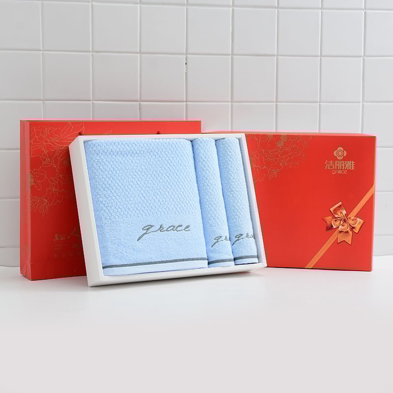 Jielia set ručnika u poklon kutiji: tri komada – jedan ručnik za tijelo i dva ručnika za ruke, 100% pamuk, 110 g, jacquard, s otisnutim logom