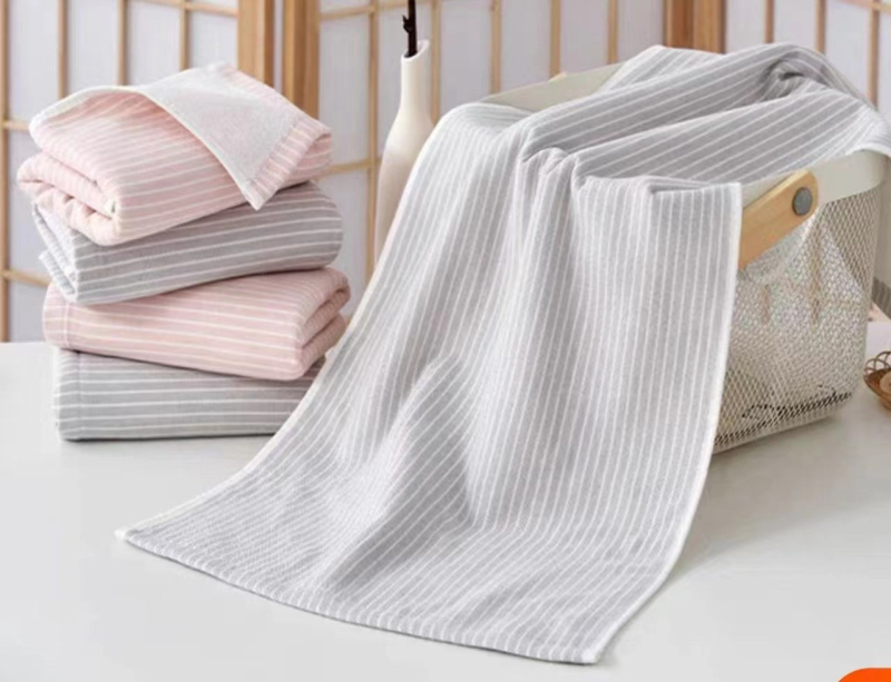 Kokvilnas vannas dvieļu komplekts ar divām pusēm: viena puse terry, otra puse marle, Jacquard audums, 32s pavediena, 200–300 g/m², pielāgota apstrāde