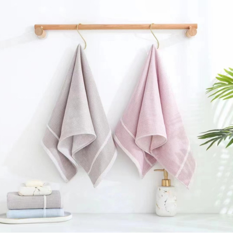 Kokvilnas vannas dvieļu komplekts ar divām pusēm: viena puse terry, otra puse marle, Jacquard audums, 32s pavediena, 200–300 g/m², pielāgota apstrāde