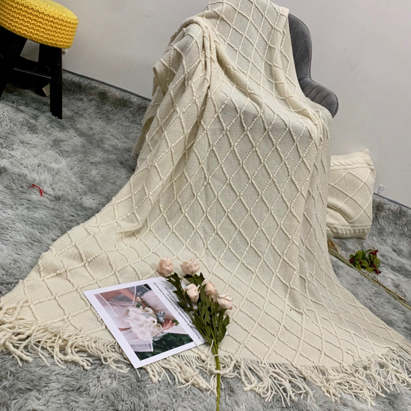 Akrilna pletena deka 240x220 cm – jednobojna, korejskog stila, pokrivač za krevet i kauč