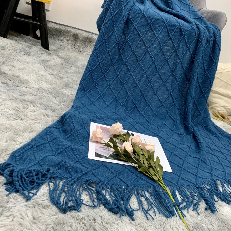 Akrilna pletena deka 240x220 cm – jednobojna, korejskog stila, pokrivač za krevet i kauč
