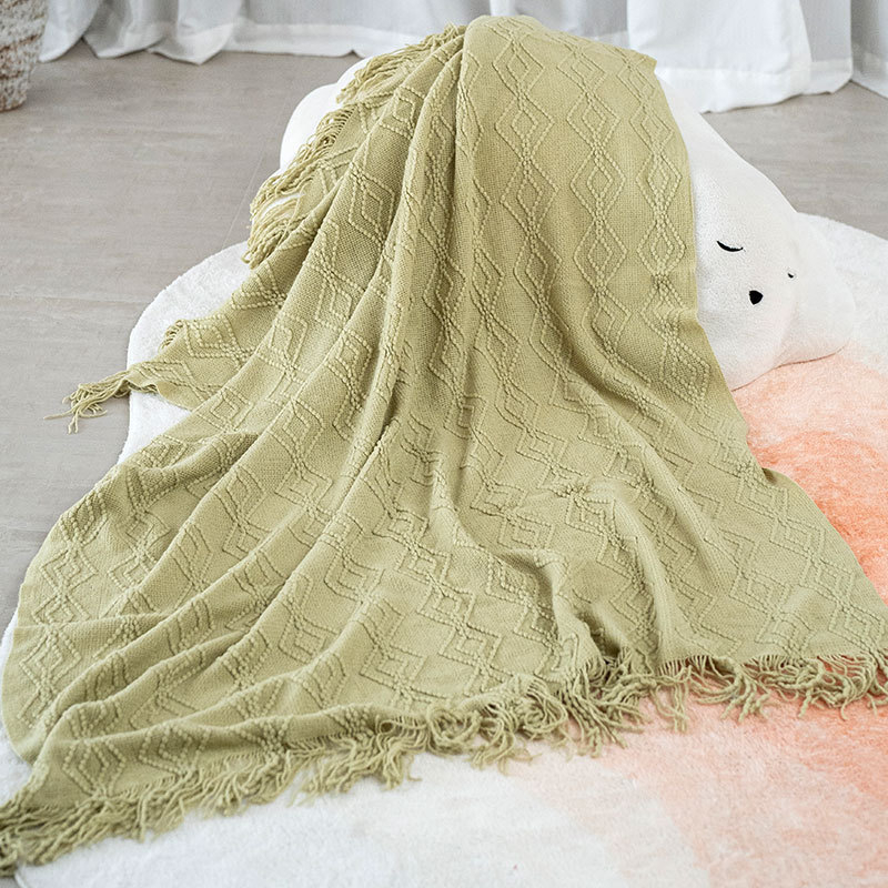 Akrilna pletena deka 240x220 cm – jednobojna, korejskog stila, pokrivač za krevet i kauč