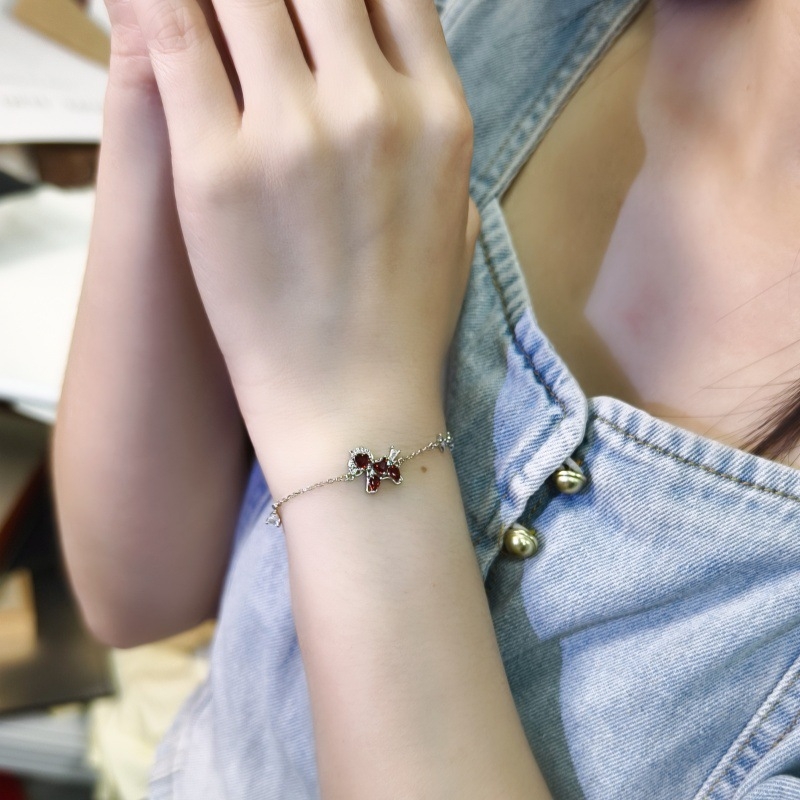 Hui Kai Ženski narukvica od srebra 925 s prirodnim kristalom, motiv zodijaka konj, srcolni granat 4 mm i kruškolik oblik 3x4 mm, kristalna ugradnja