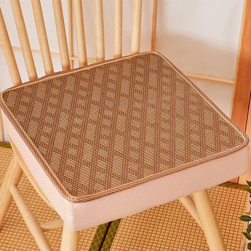 Krēsla spilvens ar biezāku sūkļa pildījumu, pretslīdēt dizains paaugstināšanai; audums no vīnogu šķiedras; pildījums: putas