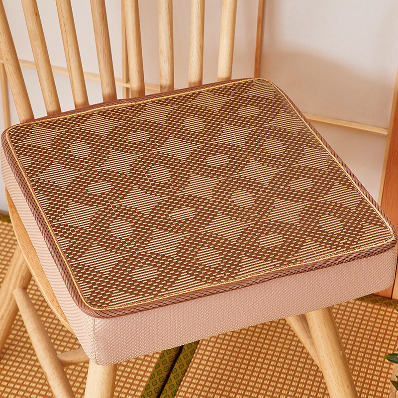 Krēsla spilvens ar biezāku sūkļa pildījumu, pretslīdēt dizains paaugstināšanai; audums no vīnogu šķiedras; pildījums: putas