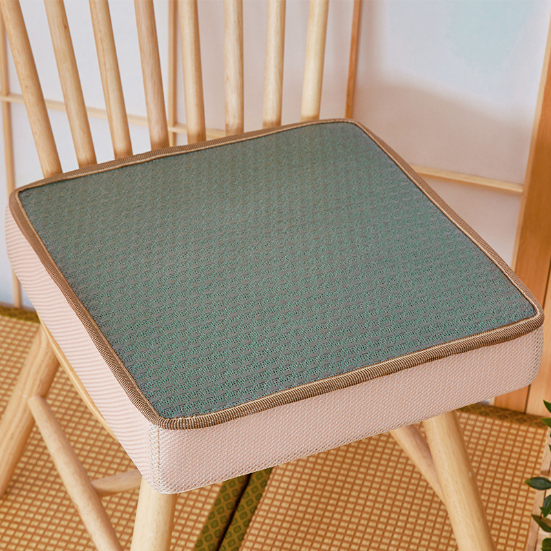 Krēsla spilvens ar biezāku sūkļa pildījumu, pretslīdēt dizains paaugstināšanai; audums no vīnogu šķiedras; pildījums: putas