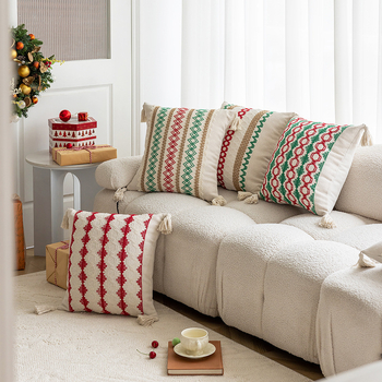 Jastuk s poliester navlakom i pamukom punjenim, moderan minimalistički stil, izvezeni resici, uzorci: pruge, srce, kvadrat, mogućnost prilagodbe.