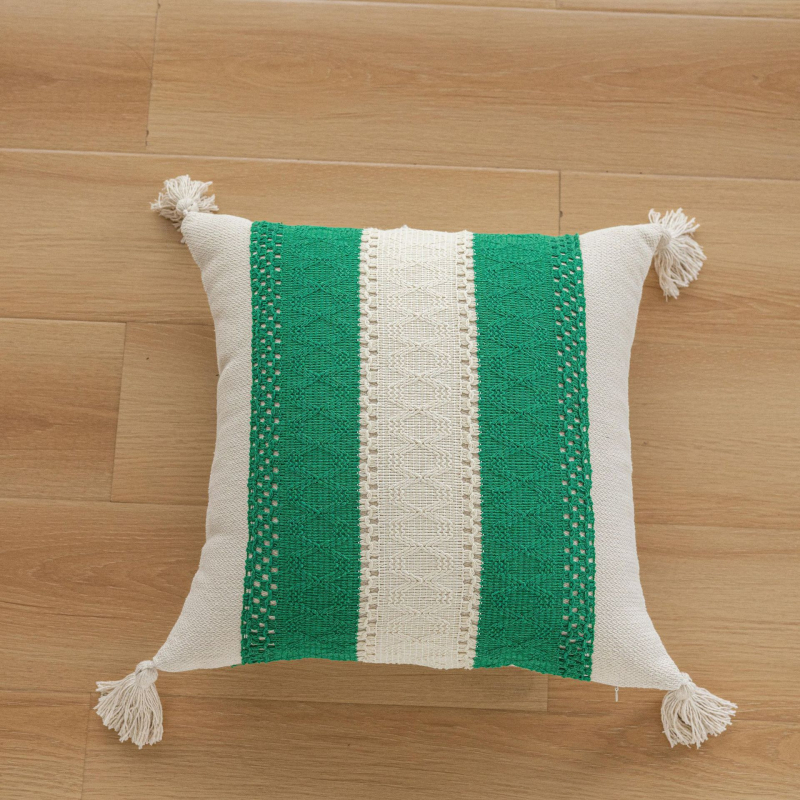 Jastuk s poliester navlakom i pamukom punjenim, moderan minimalistički stil, izvezeni resici, uzorci: pruge, srce, kvadrat, mogućnost prilagodbe.