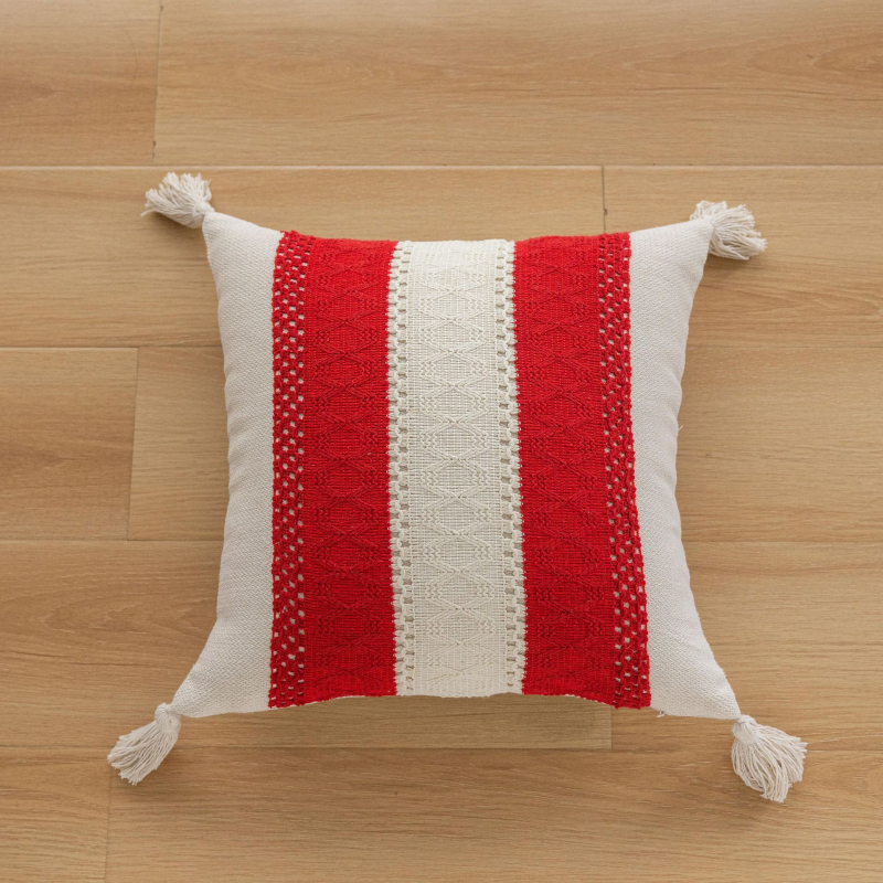 Jastuk s poliester navlakom i pamukom punjenim, moderan minimalistički stil, izvezeni resici, uzorci: pruge, srce, kvadrat, mogućnost prilagodbe.