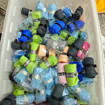 Бързосъхнеща микрофибърна кърпа за плуване и фитнес — преносима, абсорбира пот, 150D нишка, права тъкан, тегло под 100 g