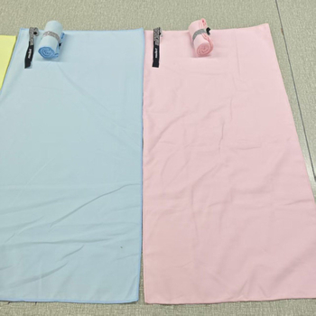 Бързосъхнеща микрофибърна кърпа за плуване и фитнес — преносима, абсорбира пот, 150D нишка, права тъкан, тегло под 100 g