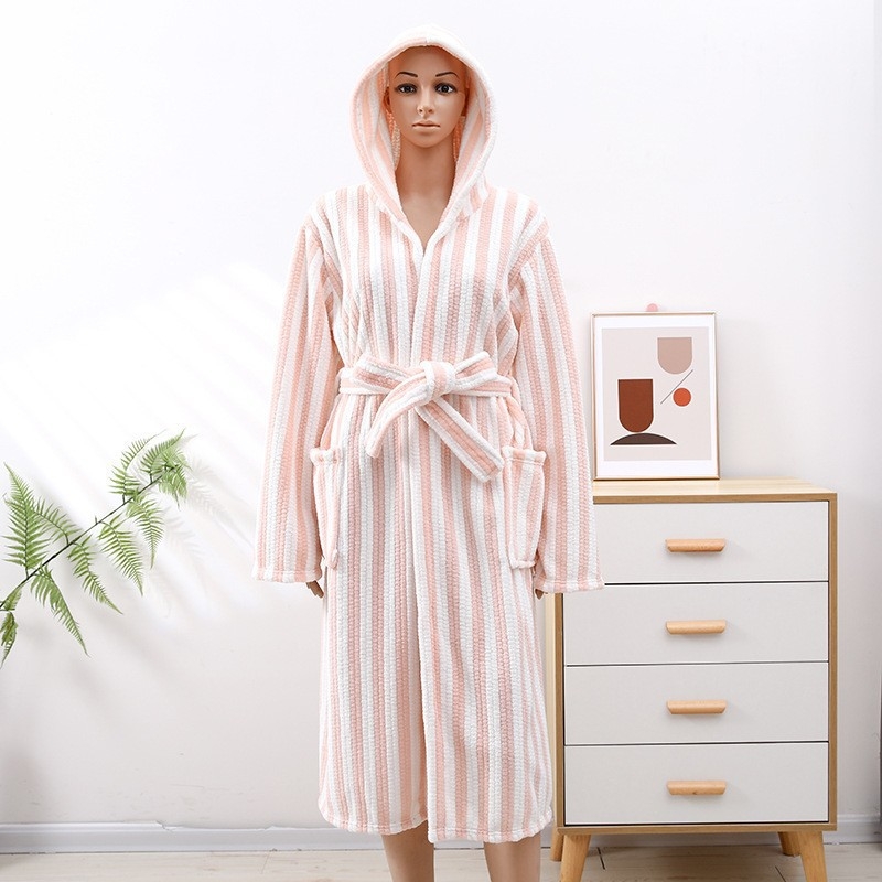 Vannas halāts no korāla flīsa, uzsūcošs un biezināts, universāls, ziemas lietošanai, jacquard kappe ar tauriņa dizainu