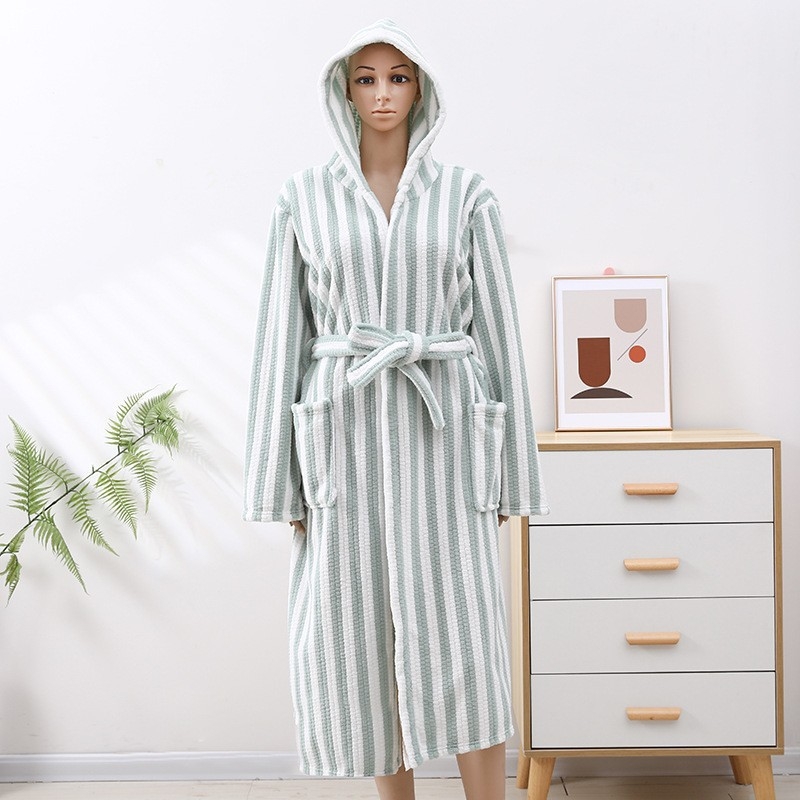 Vannas halāts no korāla flīsa, uzsūcošs un biezināts, universāls, ziemas lietošanai, jacquard kappe ar tauriņa dizainu