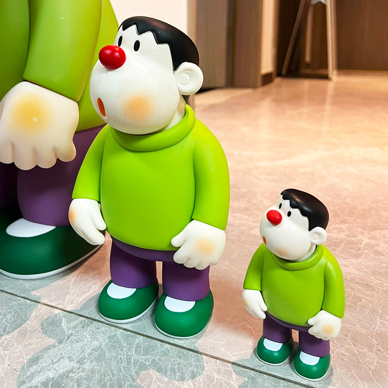 Vinilinis tigro figūrė – rankų darbo, su pakreipta galva, Šiaurės stiliaus dekoras biurui, svetainei ar įėjimui (Prekės ženklas: Happy Creation Society)