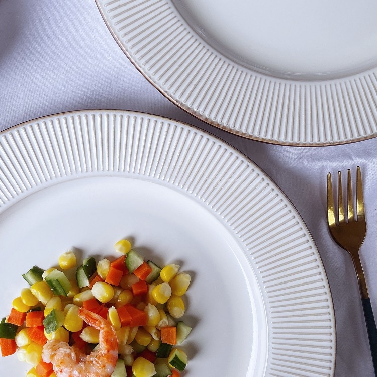 Eiropas stila ēdiena šķīvis, apaļš, vienkrāsains, mūsdienīgs minimālisma dizains, piemērots dāvanai