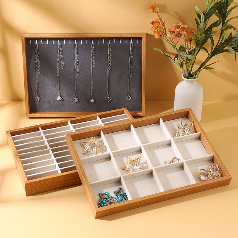 Visu vienā rotaslietu trauciņš, masīvs koks, taisnstūra forma, samta iekšējā apdare, splicing darbs