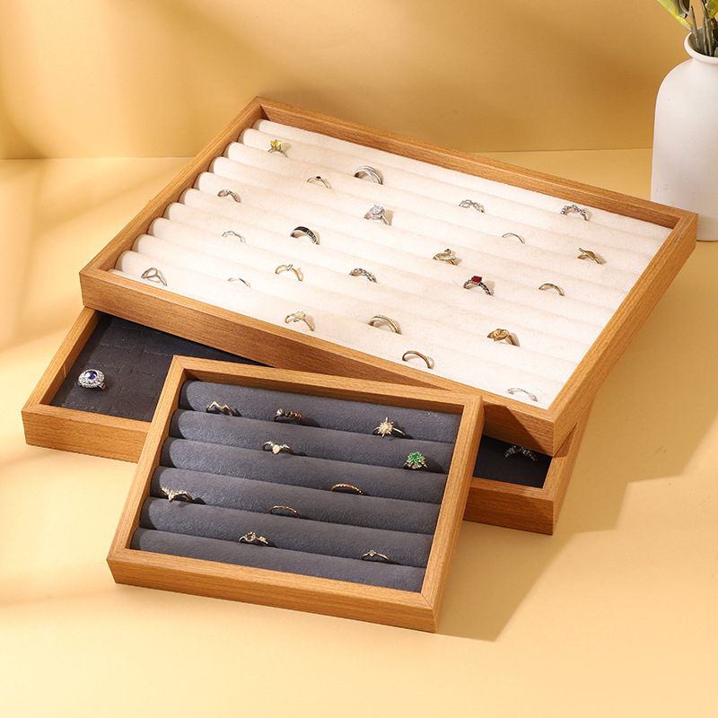 Visu vienā rotaslietu trauciņš, masīvs koks, taisnstūra forma, samta iekšējā apdare, splicing darbs