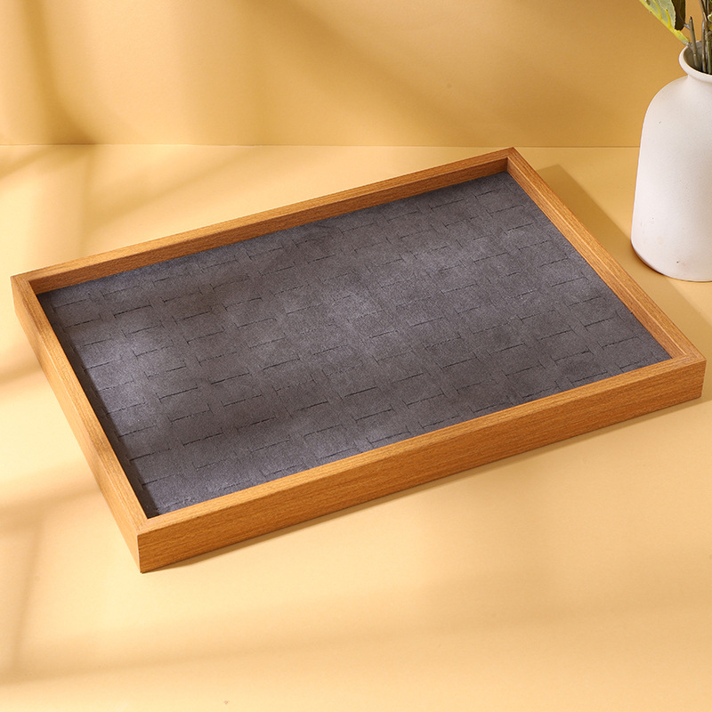 Visu vienā rotaslietu trauciņš, masīvs koks, taisnstūra forma, samta iekšējā apdare, splicing darbs