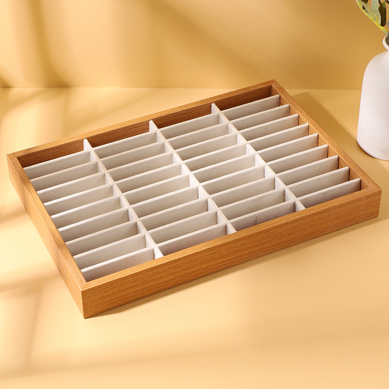 Visu vienā rotaslietu trauciņš, masīvs koks, taisnstūra forma, samta iekšējā apdare, splicing darbs