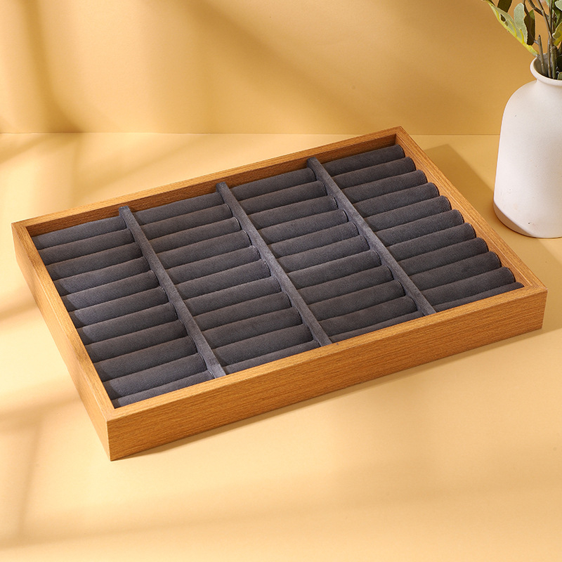 Visu vienā rotaslietu trauciņš, masīvs koks, taisnstūra forma, samta iekšējā apdare, splicing darbs