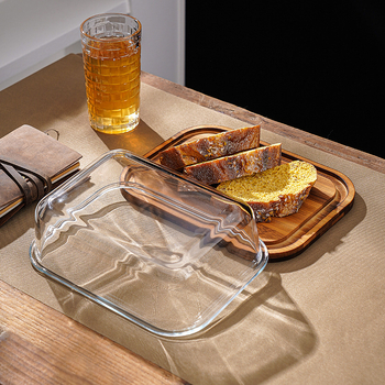 Stikla sviesta uzglabāšanas trauks ar vāciņu, kvadrātformas, termiski izturīgs stikls, gaišs grezns stils, nav piemērots mikroviļņu krāsnij