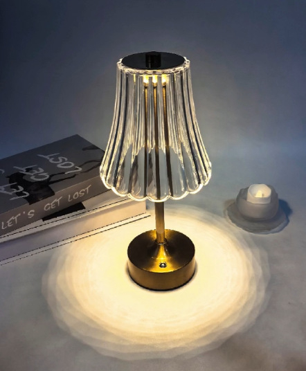 LED stalo lempa su metaliniu pagrindu, I formos kristalų dizainas, akrilinis gaubtas, įtampa ≤36V