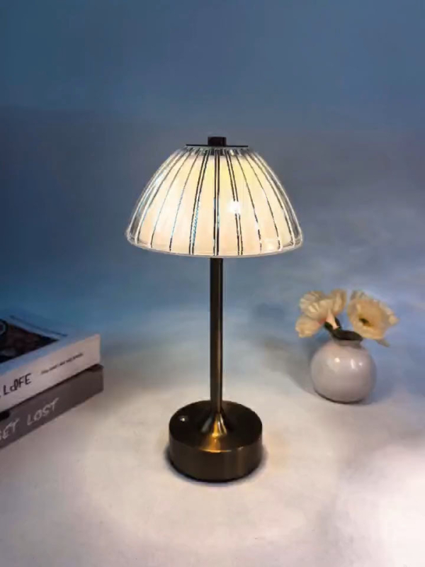 LED stalo lempa su metaliniu pagrindu, I formos kristalų dizainas, akrilinis gaubtas, įtampa ≤36V