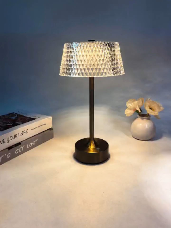 LED stalo lempa su metaliniu pagrindu, I formos kristalų dizainas, akrilinis gaubtas, įtampa ≤36V