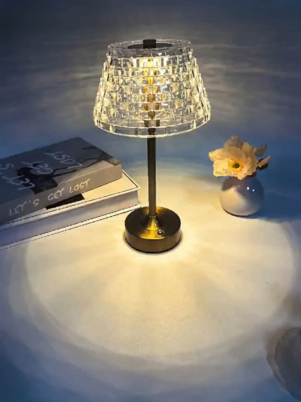 LED stalo lempa su metaliniu pagrindu, I formos kristalų dizainas, akrilinis gaubtas, įtampa ≤36V