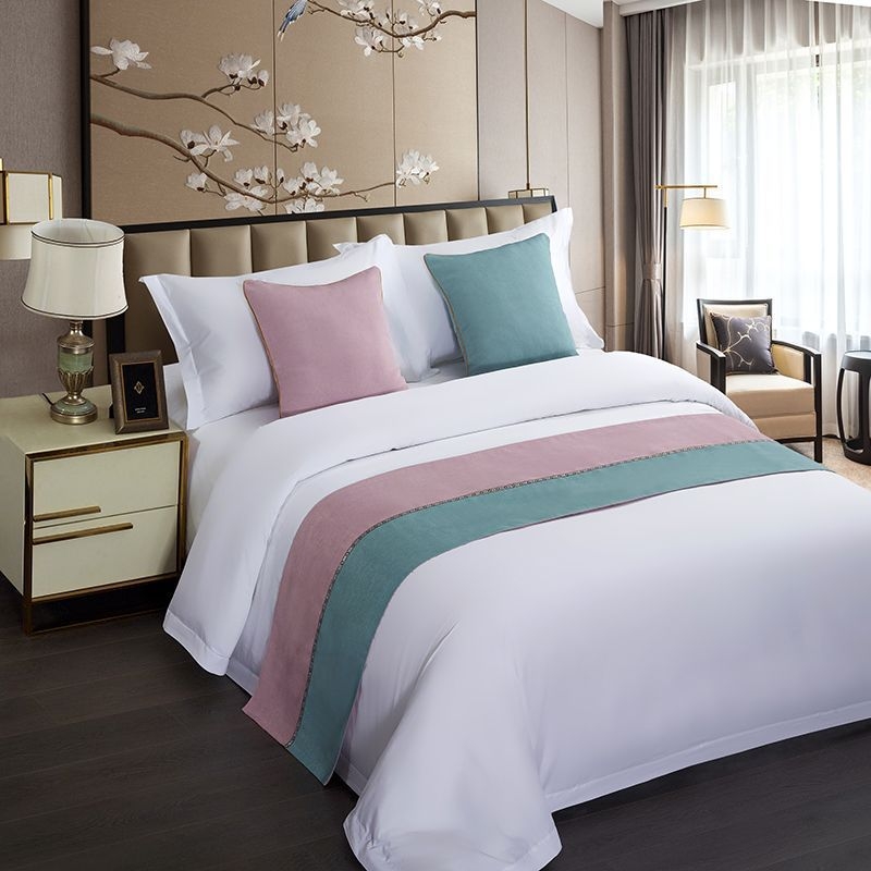 Крайна покривка за легло – модерна простота; мотиви растения; хотелски стил; възможност за лого; Материал: Друг