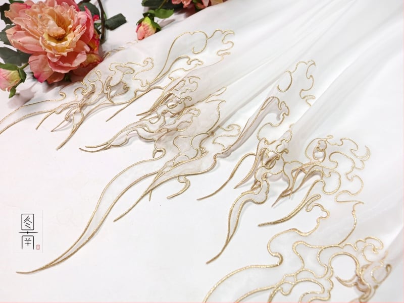 Siuvinėta Hanfu medžiaga su gradientine sunkia siuvinėjimo detale; Medžiaga: cheminė pluoštas; Panaudojimas: batai ir skrybėlės; Prekės ženklas: Kita