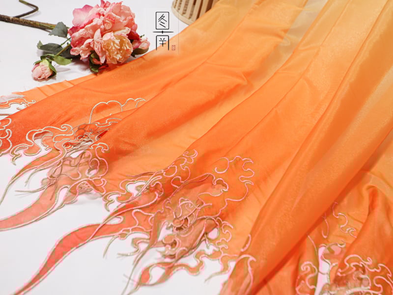 Siuvinėta Hanfu medžiaga su gradientine sunkia siuvinėjimo detale; Medžiaga: cheminė pluoštas; Panaudojimas: batai ir skrybėlės; Prekės ženklas: Kita