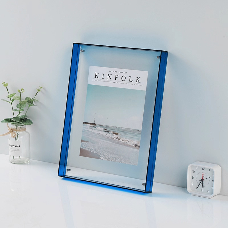 Plastmasas fotogrāfiju rāmis, taisnstūra formā, aizsargā gleznas