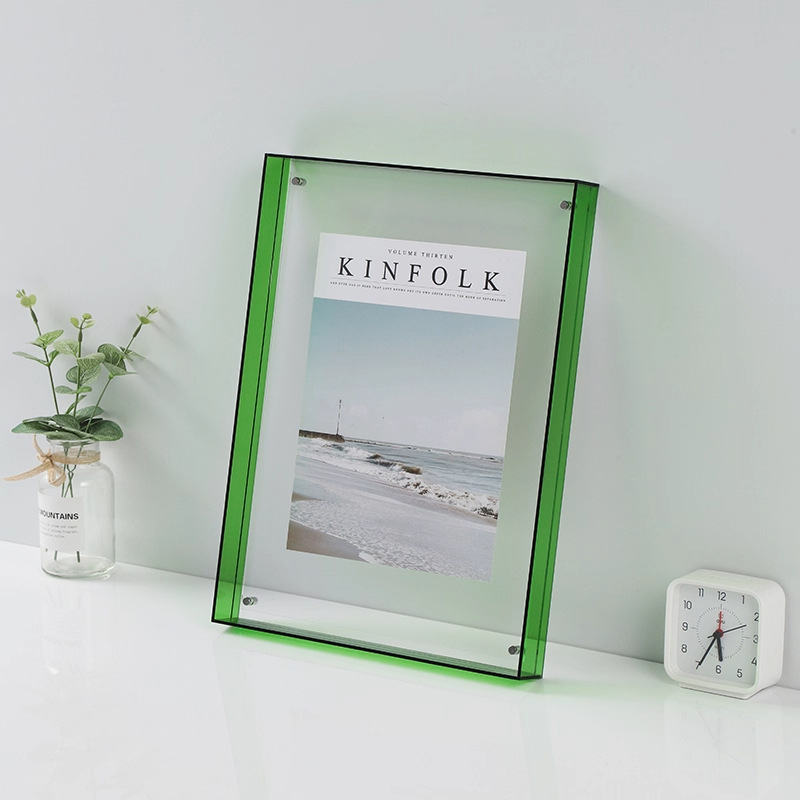 Plastmasas fotogrāfiju rāmis, taisnstūra formā, aizsargā gleznas