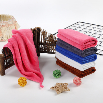 Mikroszálas négyzet alakú törölköző, szál 32, anyag: finom rost, 420 g, abszorpciós idő 21–25 s