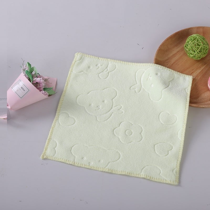 Mikroszálas négyzet alakú törölköző, szál 32, anyag: finom rost, 420 g, abszorpciós idő 21–25 s