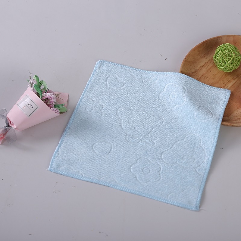 Mikroszálas négyzet alakú törölköző, szál 32, anyag: finom rost, 420 g, abszorpciós idő 21–25 s