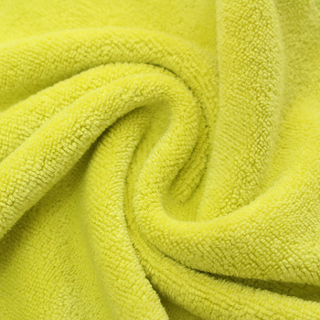 Sportos törölköző - izzadság-elnyelés és logó testreszabás, 120 g, 80% poliészter + 20% poliamid, izzadság felszívódása 0–5 s, hímzés és nyomtatás