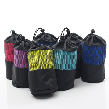 Sportos törölköző - izzadság-elnyelés és logó testreszabás, 120 g, 80% poliészter + 20% poliamid, izzadság felszívódása 0–5 s, hímzés és nyomtatás