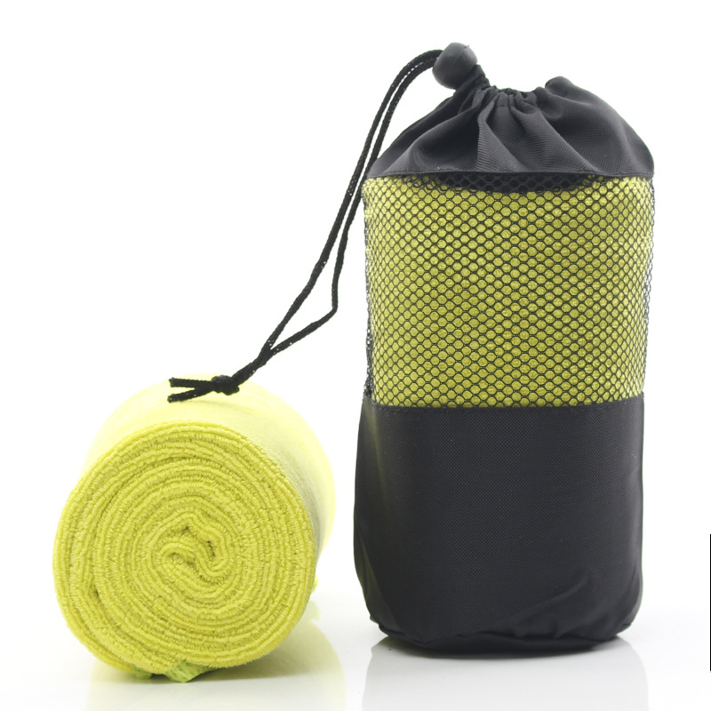 Sportos törölköző - izzadság-elnyelés és logó testreszabás, 120 g, 80% poliészter + 20% poliamid, izzadság felszívódása 0–5 s, hímzés és nyomtatás